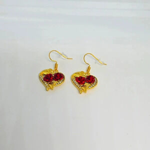 NWOT Beautiful Heart Dangle Earrings